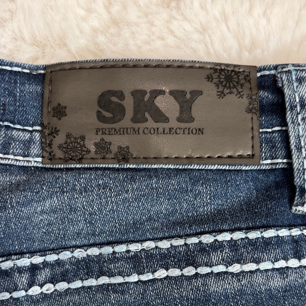Sky Women's ,Low-Rise ,Boot Cut Jeans with Embellished Pockets,Size 13/31 - Picture 15 of 17